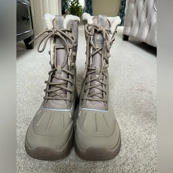 NEW Men’s Ugg Taupe City Butte Waterproof Sherpa Boots Size 9.5