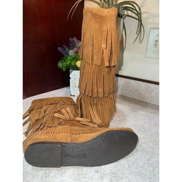 New Minnetonka 3-Layer Fringe Boots Size 6 - Tan *Best Seller*