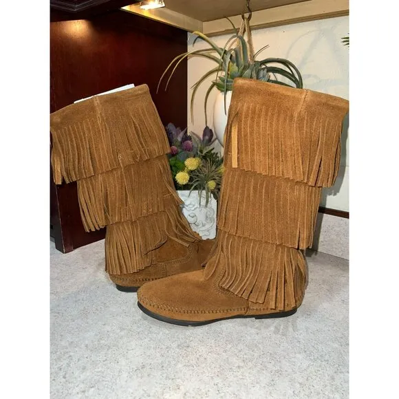 New Minnetonka 3-Layer Fringe Boots Size 6 - Tan *Best Seller*