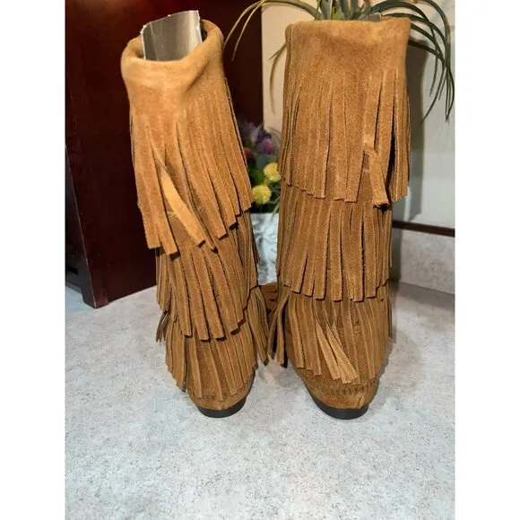 New Minnetonka 3-Layer Fringe Boots Size 6 - Tan *Best Seller*