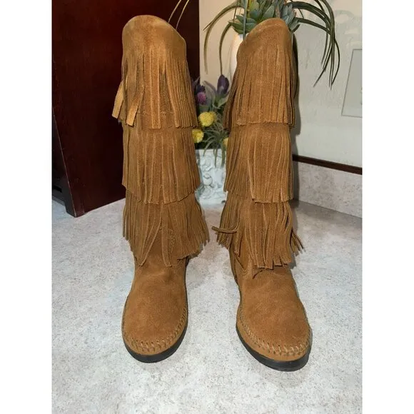 New Minnetonka 3-Layer Fringe Boots Size 6 - Tan *Best Seller*