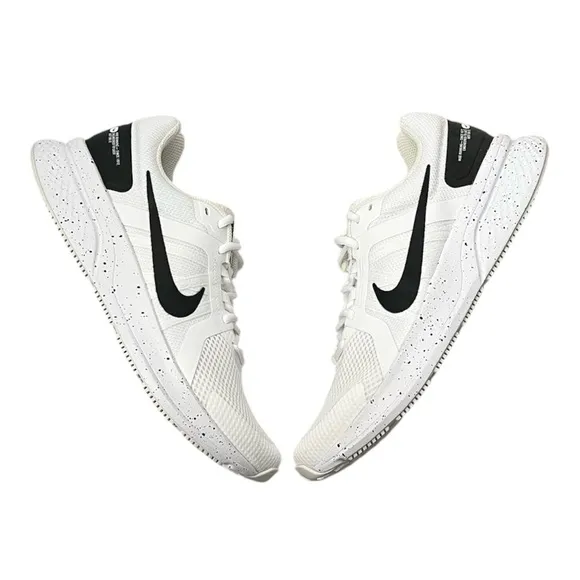 NEW Nike Women’s Run Swift 2 Running Shoes size 11.5 White Sneakers