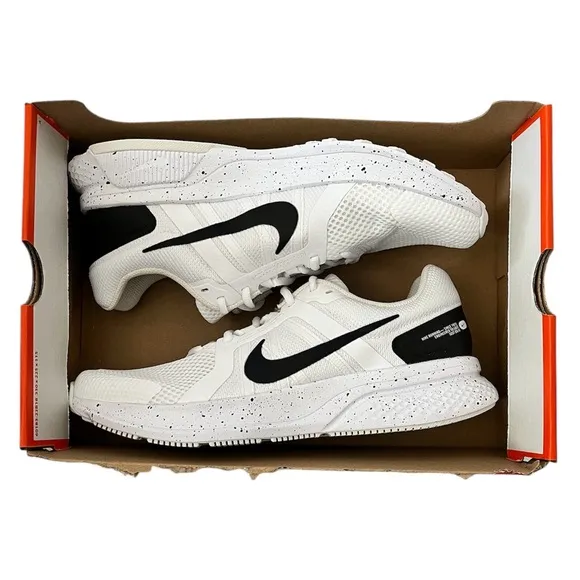 NEW Nike Women’s Run Swift 2 Running Shoes size 11.5 White Sneakers