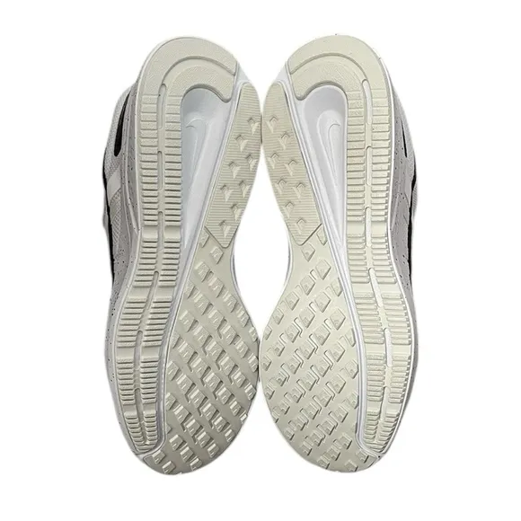 NEW Nike Women’s Run Swift 2 Running Shoes size 11.5 White Sneakers