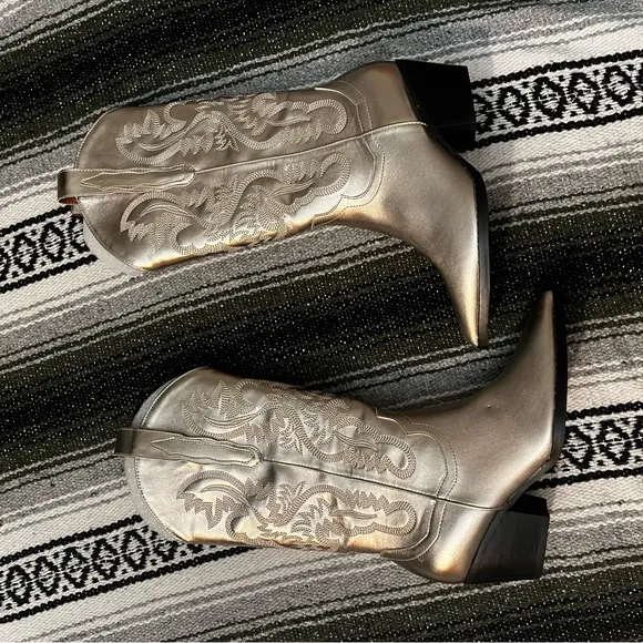 New Oasis Society Champagne Metallic Cowboy Boots