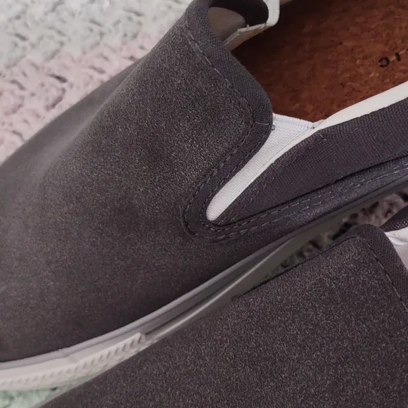 New Republic Size 12 Grey Slip On Shoes