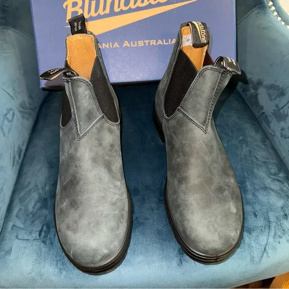 New Size 10.5 Blundstone Chelsea Boots Style #587 Rustic Black