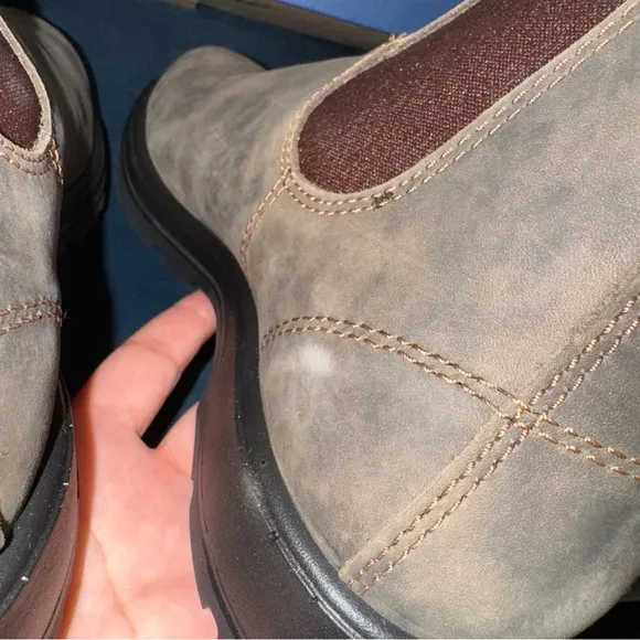 New Size 9 Blundstone Chelsea Boots Style #585 Rustic Brown