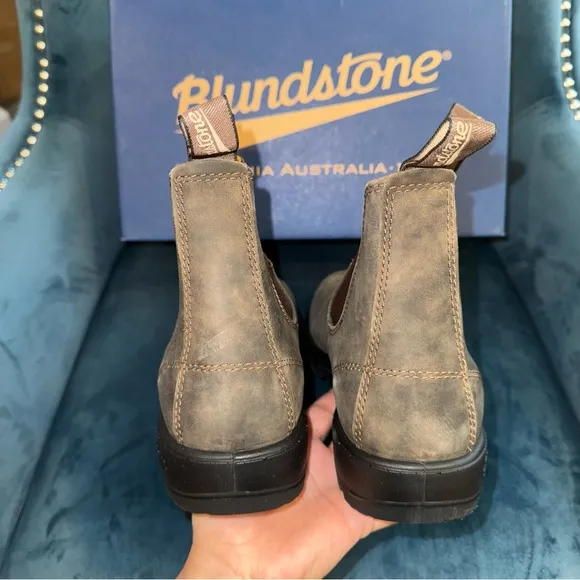 New Size 9 Blundstone Chelsea Boots Style #585 Rustic Brown