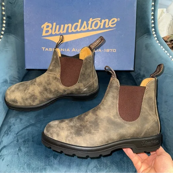 New Size 9 Blundstone Chelsea Boots Style #585 Rustic Brown