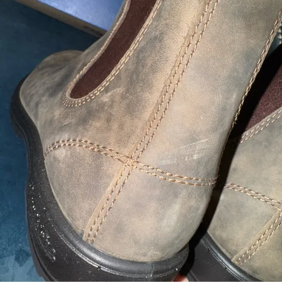 New Size 9 Blundstone Chelsea Boots Style #585 Rustic Brown