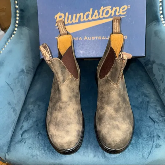 New Size 9 Blundstone Chelsea Boots Style #585 Rustic Brown