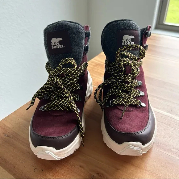 New Sorel Kinetic Breakthru Conquest Hiker Boots