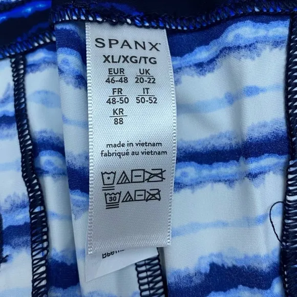 New SPANX Sunshine Shorts, 4&quot; BLUE PAINTED STRIPE
