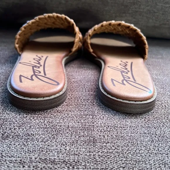 New Zodiac Coleen Slide-on Sandal Size 7.5 in Caramel
