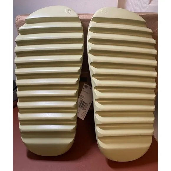 NIB Adidas YEEZY Slide Sandals Green Resin Men’s US Size 8 Comfort FX0494 Casual