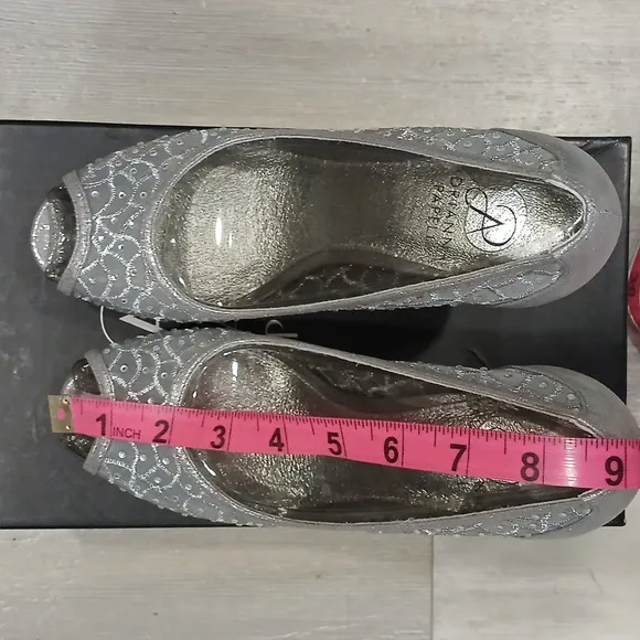 NIB Adrianna Papell Women's Silver Peep-Toe Shoes 6.5M