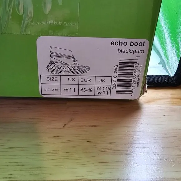 NIB Crocs Echo Boots Black/Gum 208716 Men's Size 11 Women's Size 13