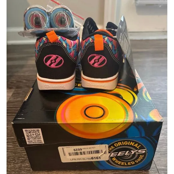 NIB Heelys Pro 20 Flames Chevron Prints Sneaker Size 3 Youth