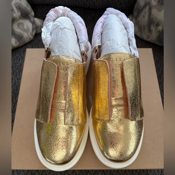 NIB HOLLIE WATMAN GOLD LEATHER SLINGBACK SNEAKER SHOES W/ FAUX FUR WOMENS SIZE 9