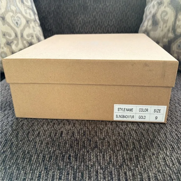 NIB HOLLIE WATMAN GOLD LEATHER SLINGBACK SNEAKER SHOES W/ FAUX FUR WOMENS SIZE 9