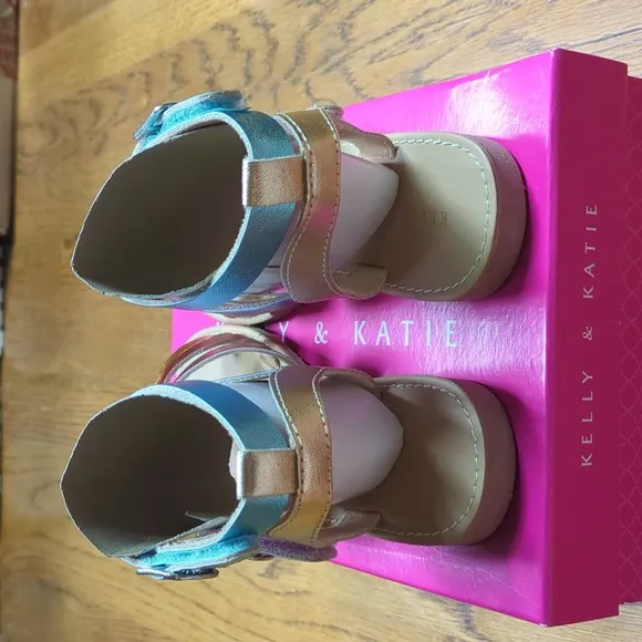 NIB Kelly &amp; Katie Chloe Gladiator Rainbow Sandal Kids Size 1