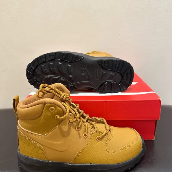 NIB Nike Manoa LTR Boots BQ5372 700 PS  Wheat/Black/Wheat Waterproof Unisex