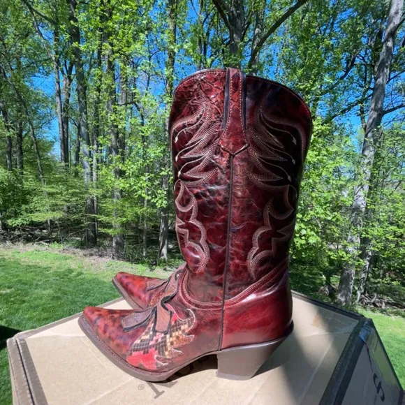 NIB NWOT Stetson Handcrafted Leather &amp; Python Cowboy Boots, Wing &amp; Cross Overlay
