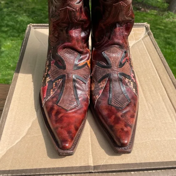 NIB NWOT Stetson Handcrafted Leather &amp; Python Cowboy Boots, Wing &amp; Cross Overlay