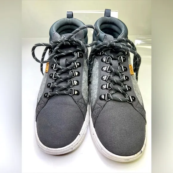 NIB SAOLA Size 10M Baikal Sneakers in Dark Grey Featherlight Shoes.