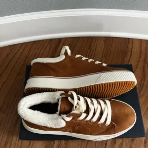 NIB Tommy Hilfiger Brown Suede Sneakers
