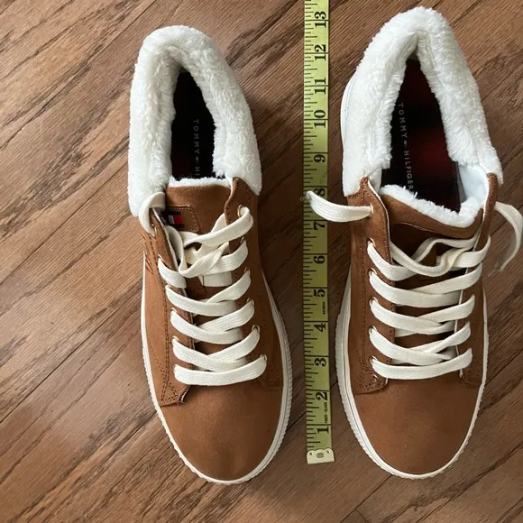 NIB Tommy Hilfiger Brown Suede Sneakers