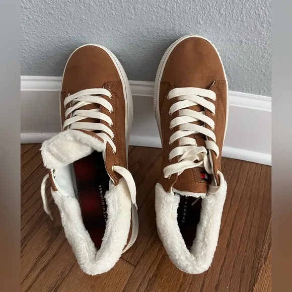 NIB Tommy Hilfiger Brown Suede Sneakers