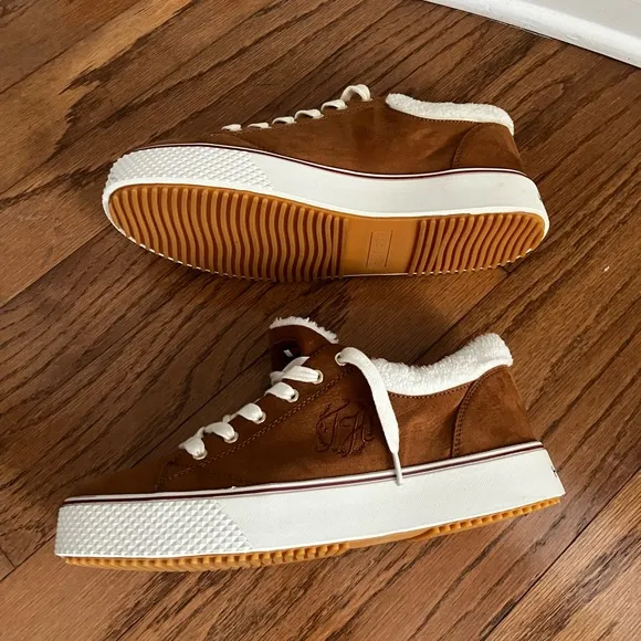 NIB Tommy Hilfiger Brown Suede Sneakers