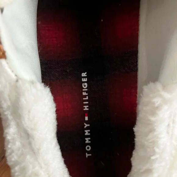 NIB Tommy Hilfiger Brown Suede Sneakers
