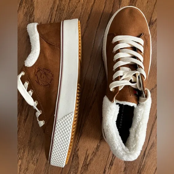 NIB Tommy Hilfiger Brown Suede Sneakers