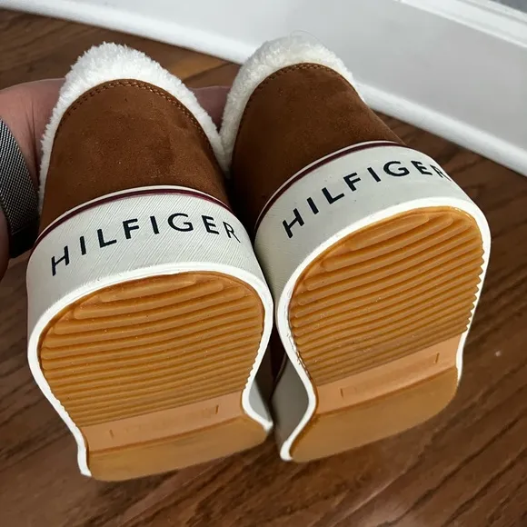NIB Tommy Hilfiger Brown Suede Sneakers