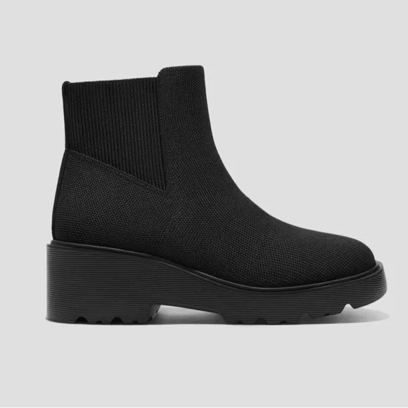 NIB - Vivaia Round-Toe Platform Chunky Wedge Boots (Everly) - size 7
