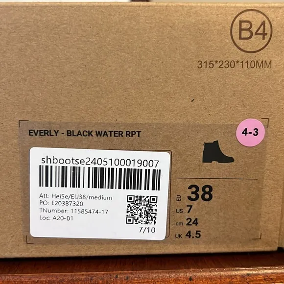 NIB - Vivaia Round-Toe Platform Chunky Wedge Boots (Everly) - size 7