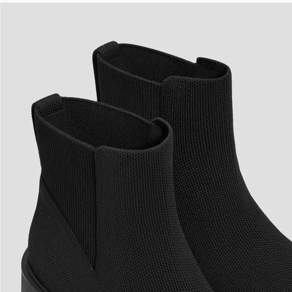NIB - Vivaia Round-Toe Platform Chunky Wedge Boots (Everly) - size 7