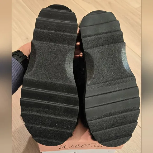 NIB Wild Pair black faux fur slipper sandals
