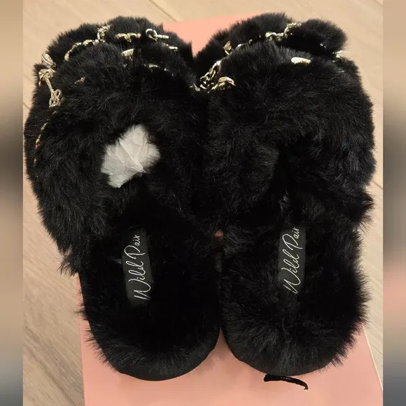 NIB Wild Pair black faux fur slipper sandals