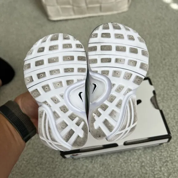 Nike Air Prestos Hello Kitty Toddler TD sz 4c with box used