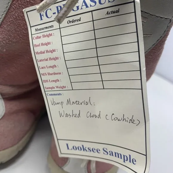 NIKE Air‎ Zoom Pegasus Leather Chukka Boots Pink  *SAMPLE*