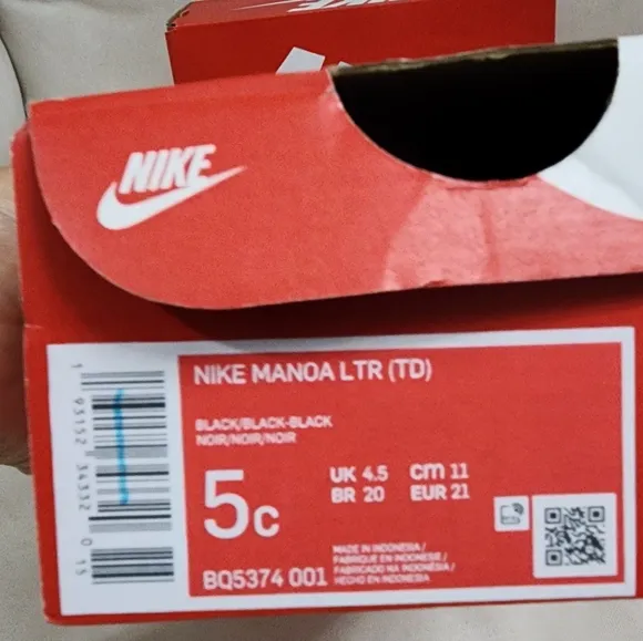 Nike Boys manoa black boots