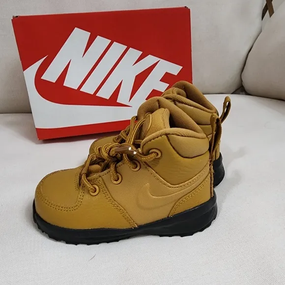 Nike Boys manoa boots
