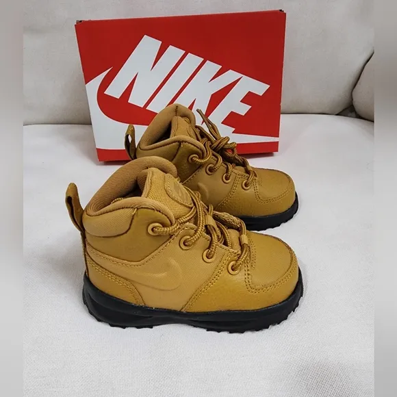 Nike Boys manoa boots