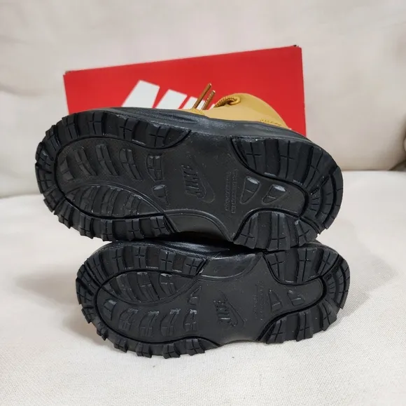 Nike Boys manoa boots
