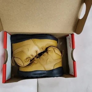 Nike Boys manoa boots