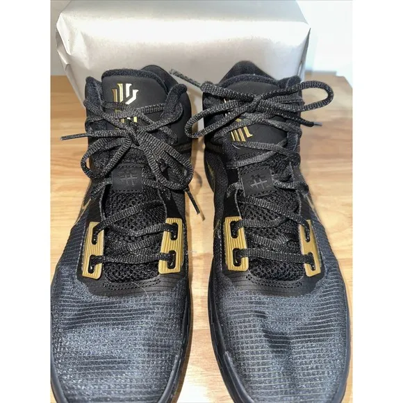 Nike Kyrie Flytrap 4 Black Metallic Gold 2021 ct1972-005 Size 9 EUC